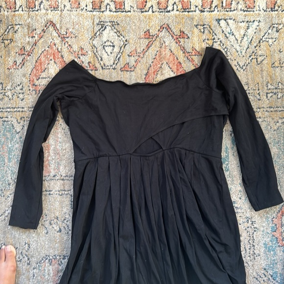 ASOS CURVE long off shoulder sleeve pleated crisscross keyhole back Plus Size 16 - Picture 3 of 3